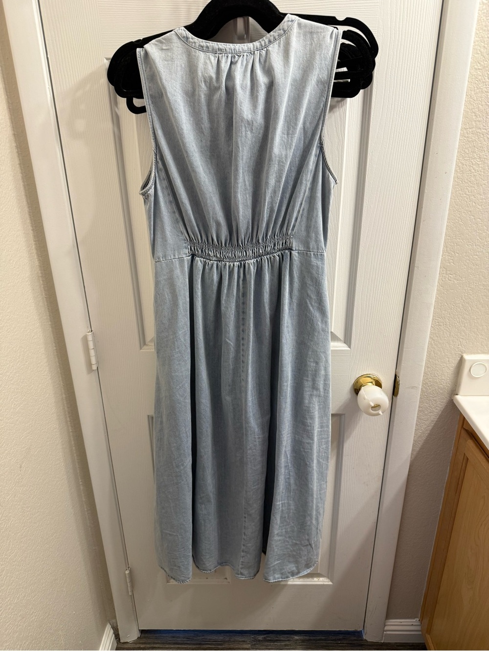 Light Blue Sleeveless Midi Dress - Relaxed Chambray Style - Picture 3 of 5